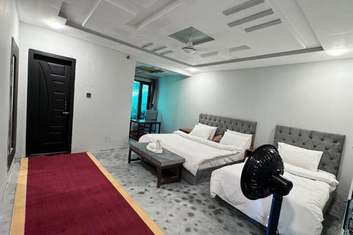 Room 7 of 10