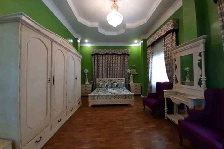 Room 10 of 38