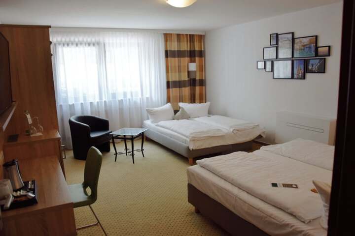Room 42 of 76