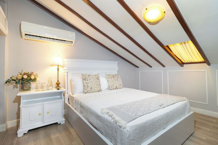 Room 8 of 48