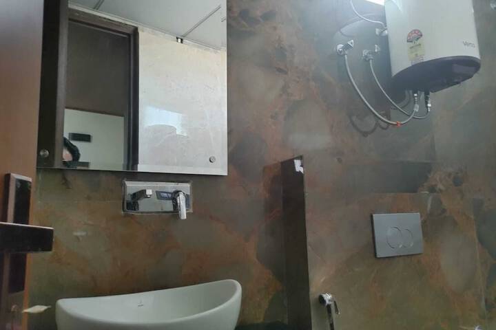 Room 10 of 25