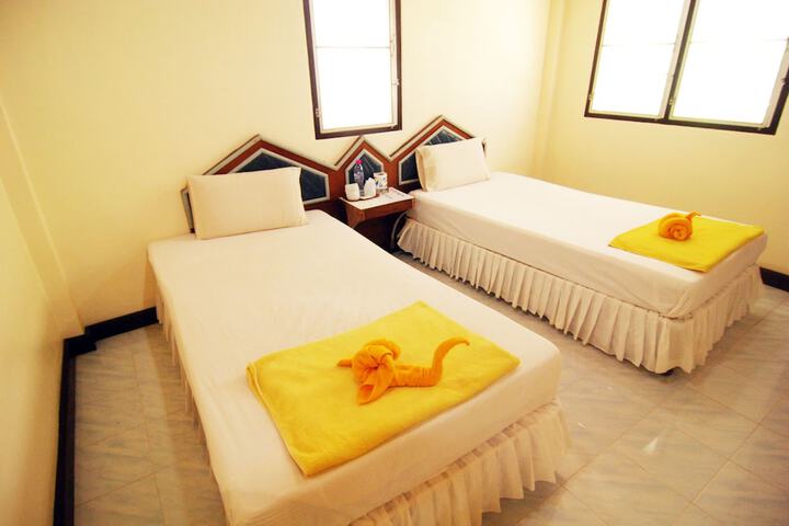 Room 13 of 78