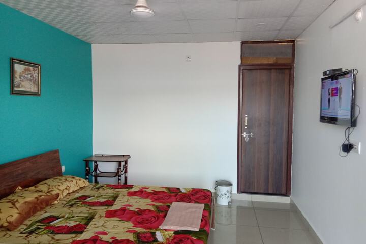Room 8 of 35