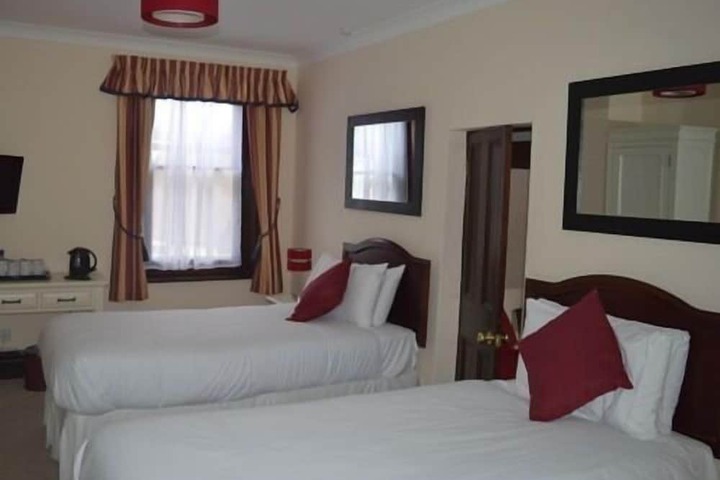 Room 32 of 140