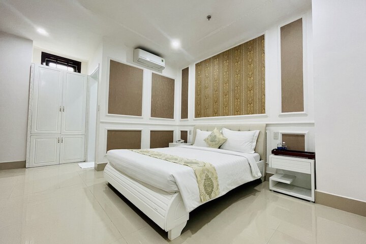 Room 9 of 15