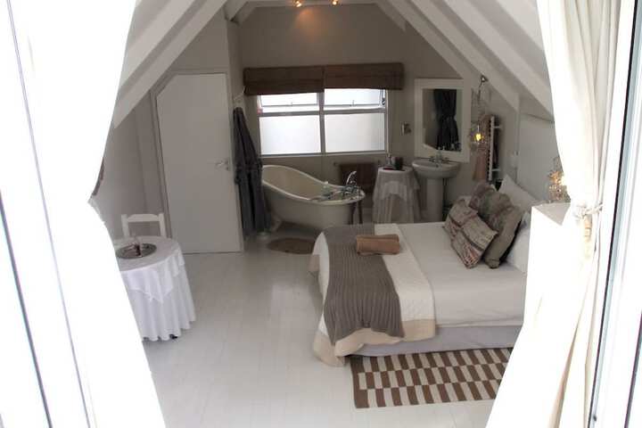Room 2 of 19