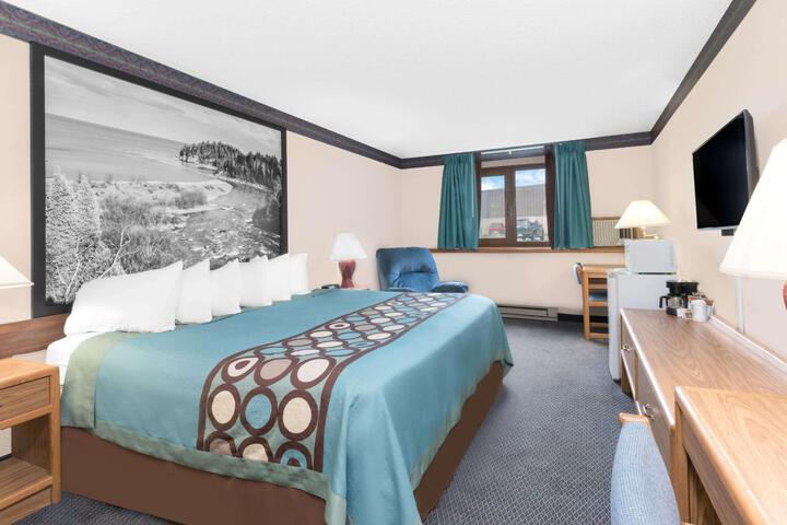 2 Queen Beds (3 of 10)