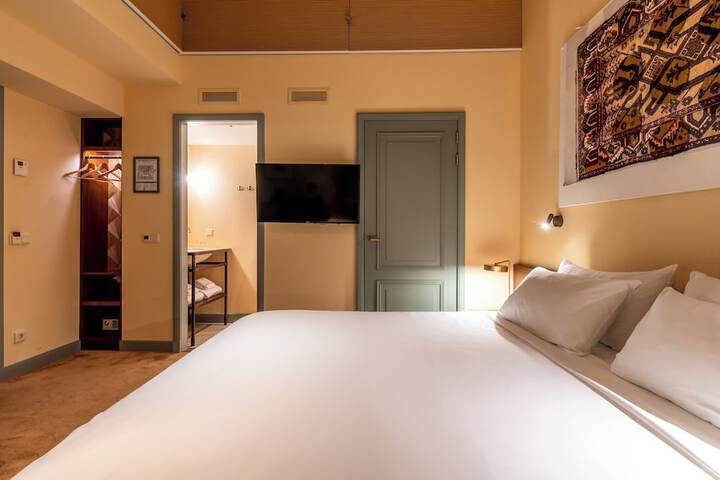 Room 87 of 239