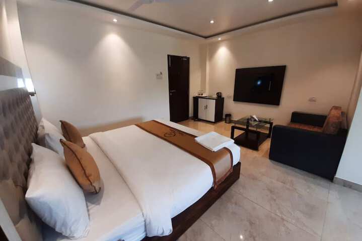 Room 14 of 21