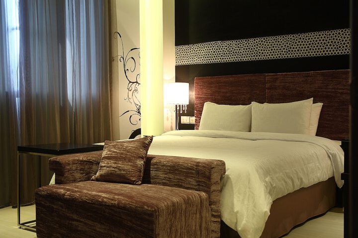 Room 6 of 15