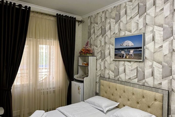 Room 7 of 19