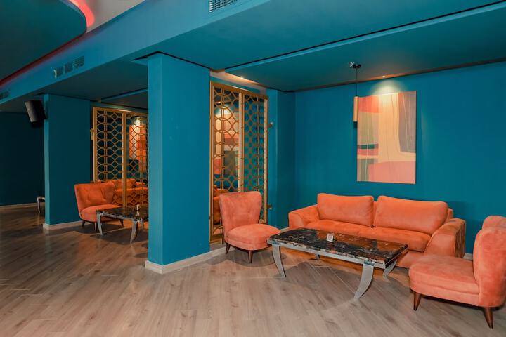 Lounge 148 of 220