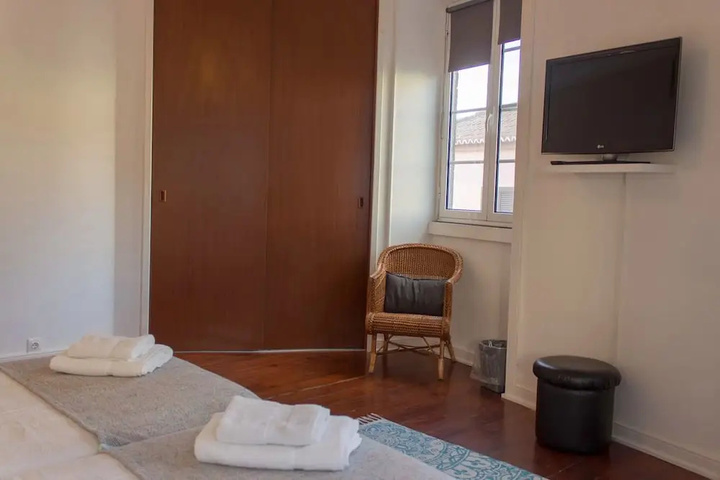 Room 4 of 19