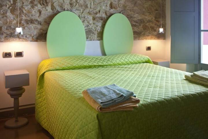 Room 6 of 34