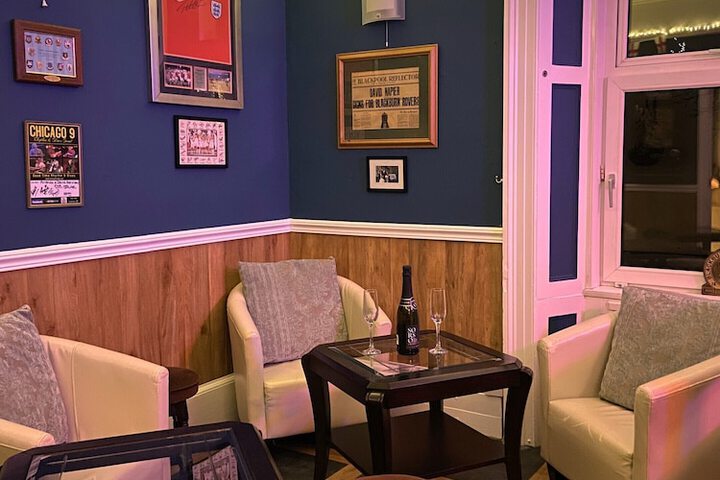 Lounge 52 of 63