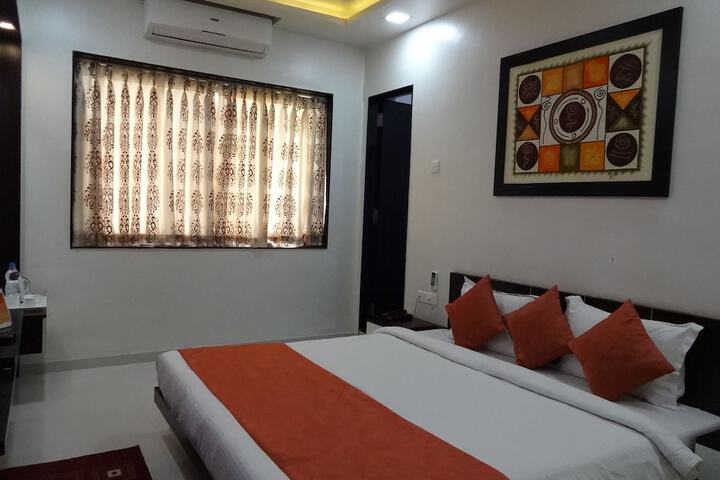 Room 2 of 51