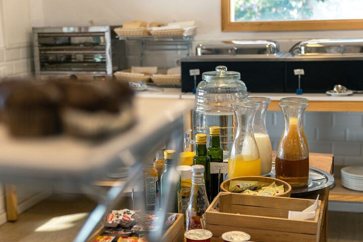 Breakfast/Coffee Service 24 of 38