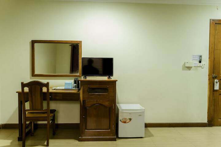Room 11 of 16