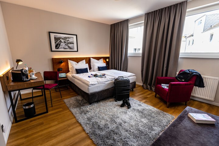 Room 6 of 42