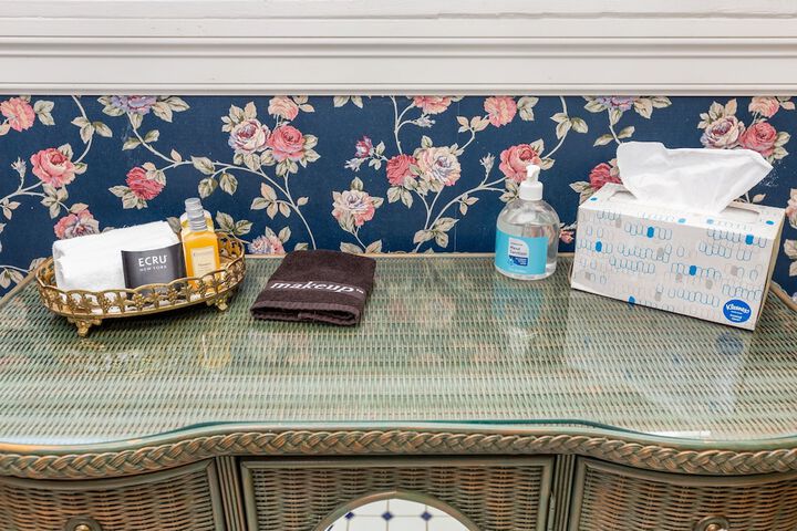 Bathroom amenities