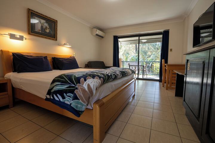 Room 7 of 27