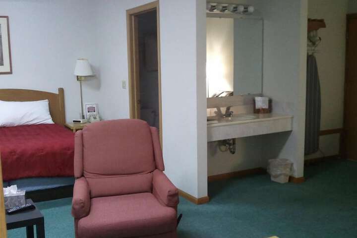 Room 17 of 40