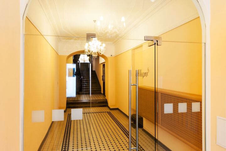 Ballroom/Hall 85 of 91