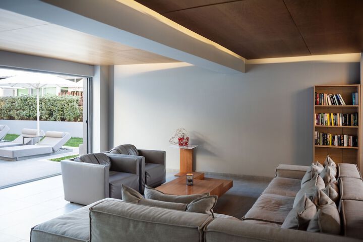 Entrance & Lobby