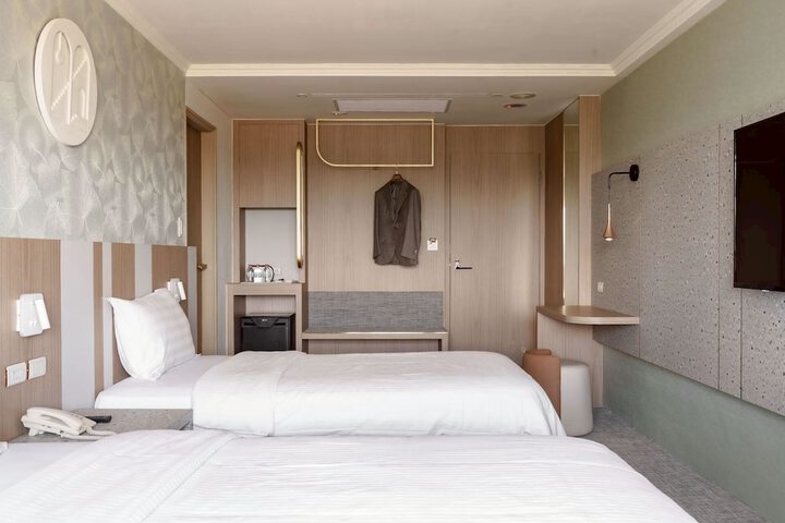 Room 19 of 80