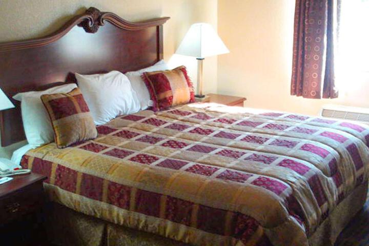1 King Bed (12 of 13)