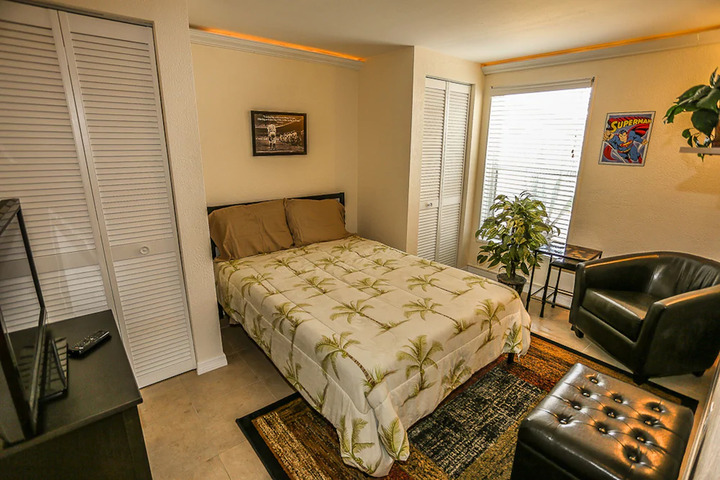 Room 4 of 4