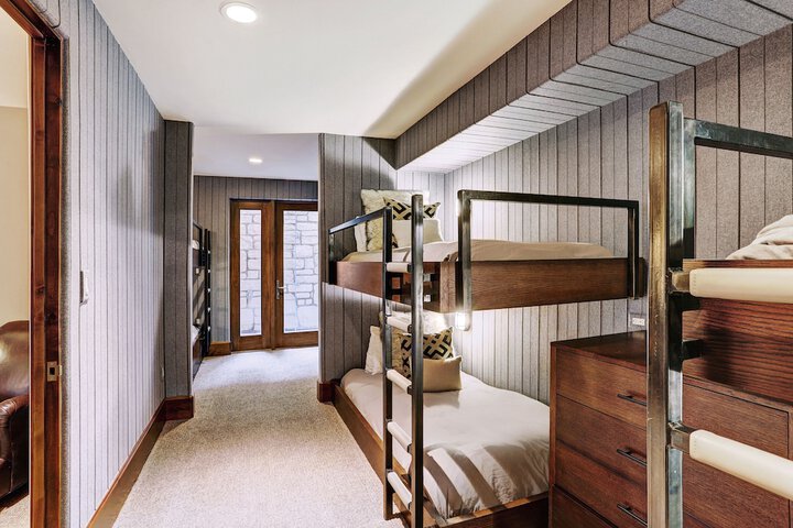 Room 58 of 302