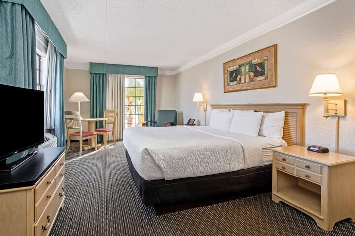 1 King Bed (7 of 15)