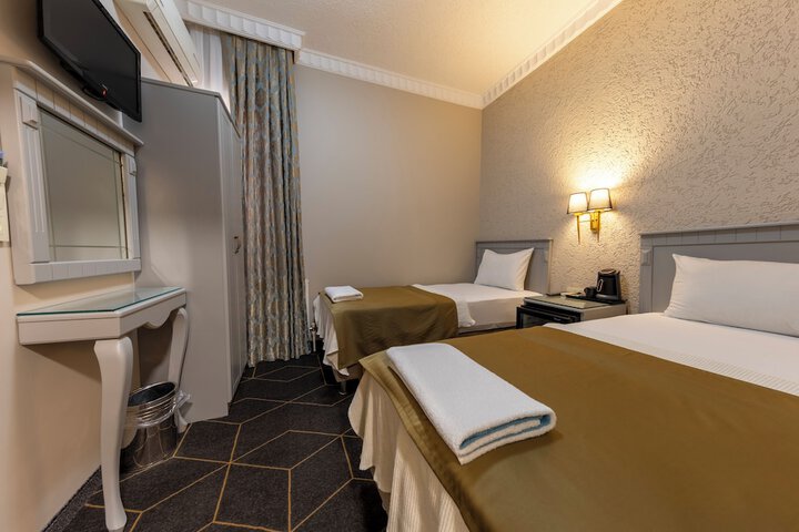 Room 40 of 77