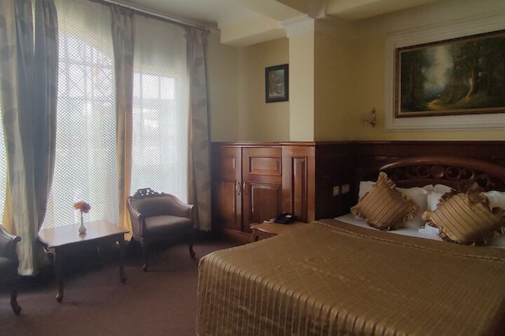 Room 7 of 32