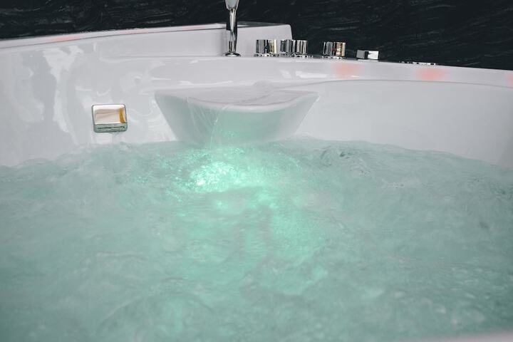 Hot Tub 12 of 17