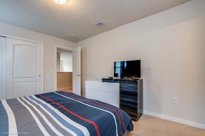 Room 6 of 80