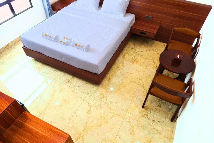 Room 6 of 65