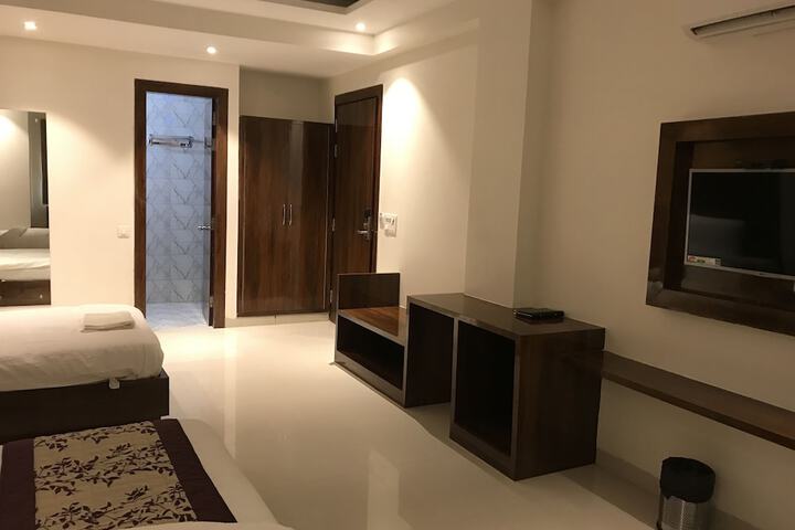 Room 14 of 60