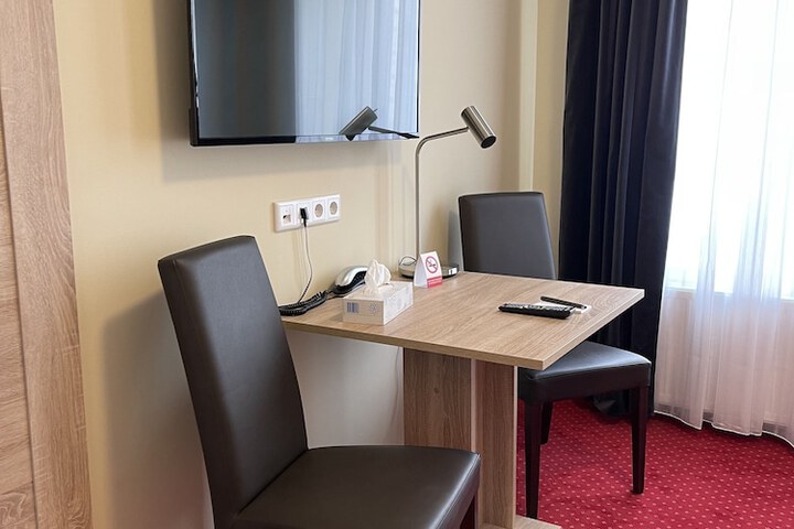 Room 52 of 99