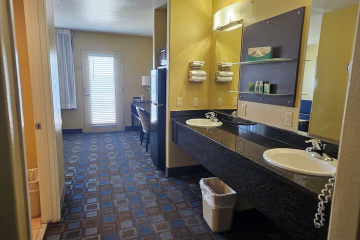 Bay 2 Double Beds Beach Floor (14 of 19)