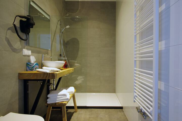 Room 9 of 22