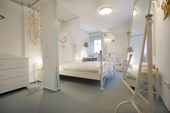 Room 112 of 283