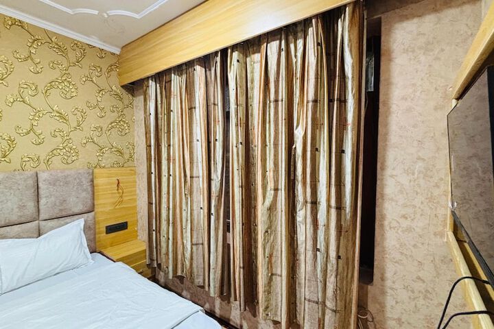 Room 5 of 20