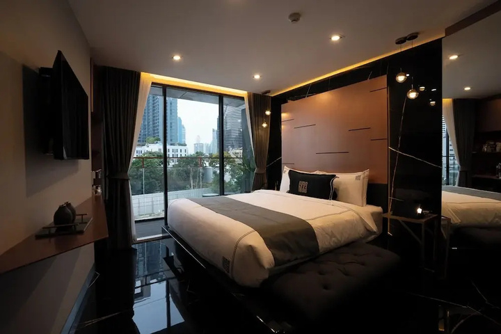 Room 4 of 20