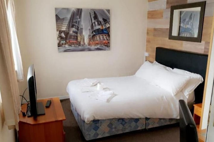 Room 12 of 156