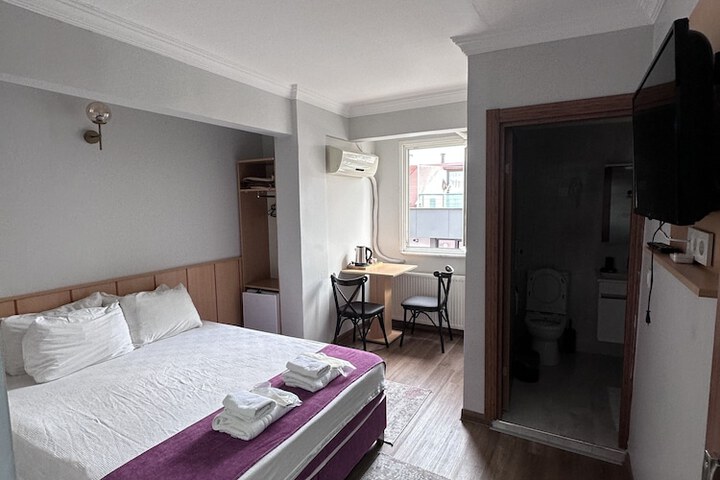 Room 11 of 30