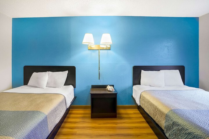 Room 9 of 28