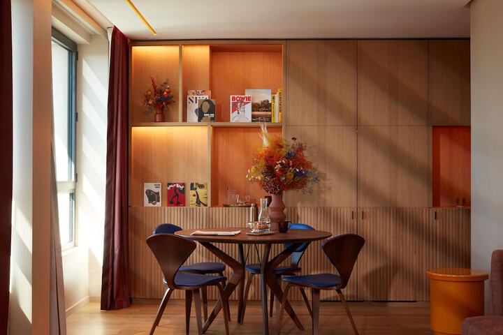 Room 53 of 168