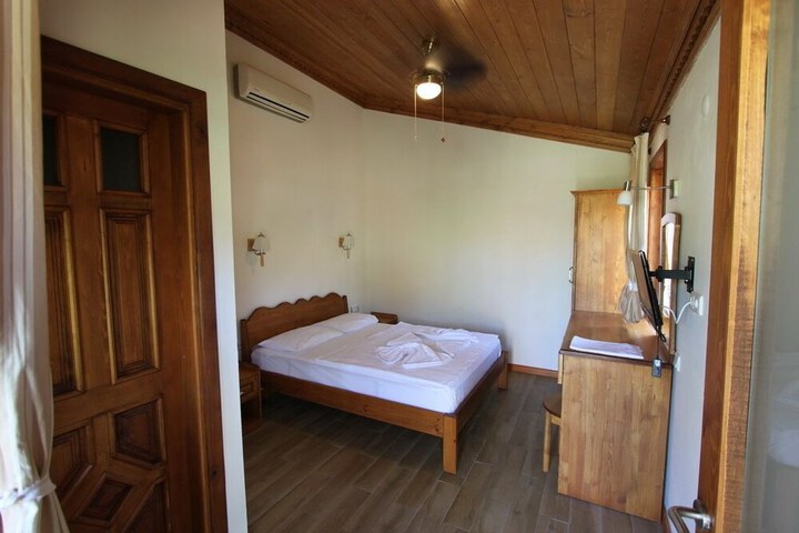 Room 8 of 130
